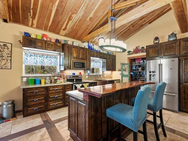 750 Hickory Oaks LN, New Waverly, TX 77358