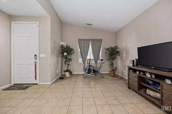 5523 Viewcrest Drive, Bakersfield, CA 93313