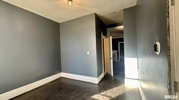 824 S 11TH ST, Quincy, IL 62301