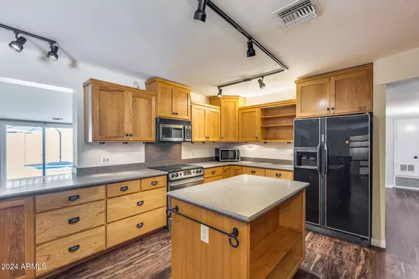 6902 E BELLEVIEW Street, Scottsdale, AZ 85257