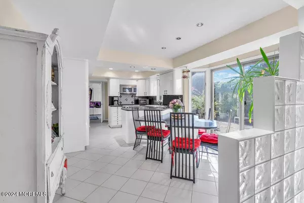 2 Teal Court, Marlboro, NJ 07746