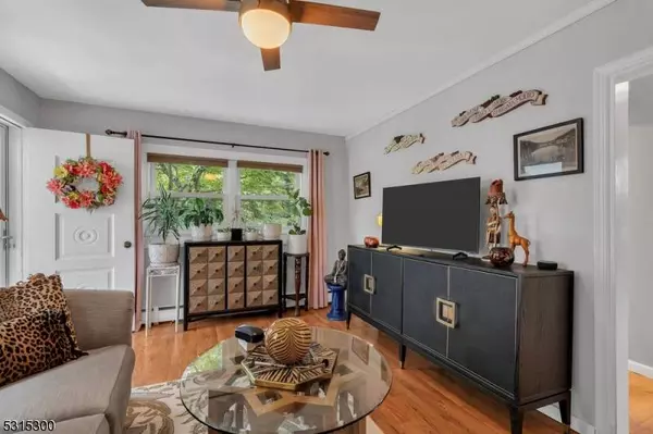 8 Madison Trl, Hopatcong Boro, NJ 07843