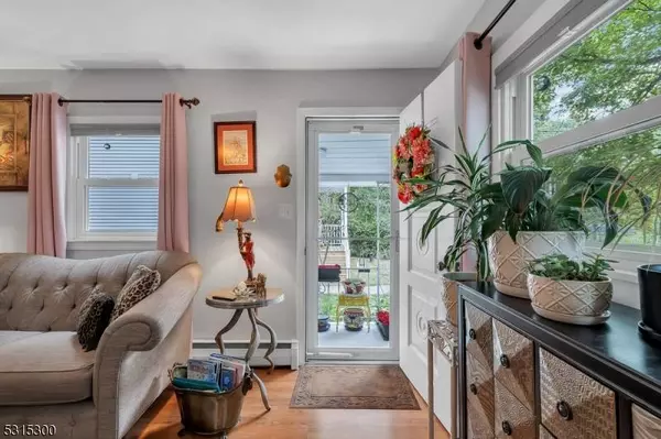 8 Madison Trl, Hopatcong Boro, NJ 07843