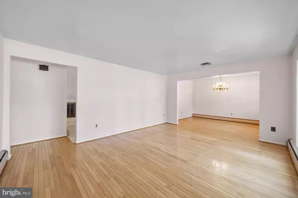 103 E MIAMI AVE, Cherry Hill, NJ 08034