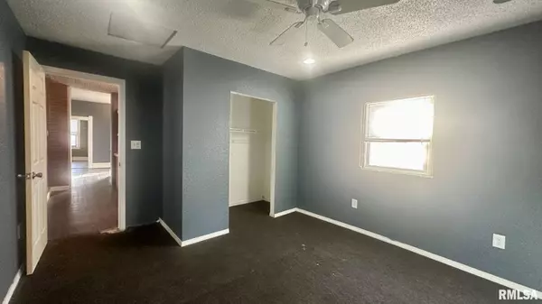 824 S 11TH ST, Quincy, IL 62301