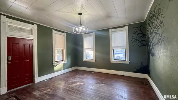 824 S 11TH ST, Quincy, IL 62301