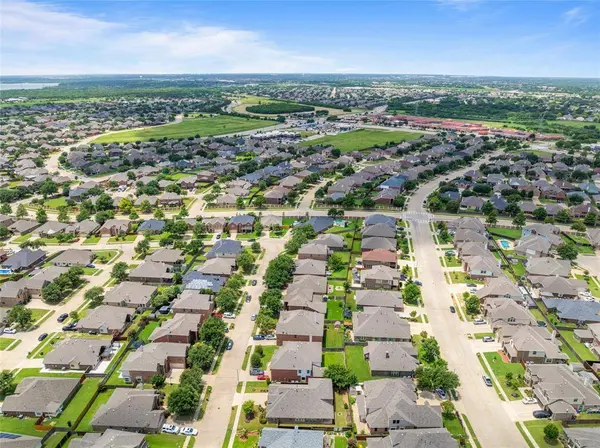 2224 Sparrow Hawk Court, Grand Prairie, TX 75052