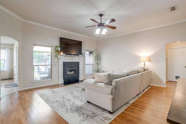 720 Blue Marlin Drive, Burleson, TX 76028