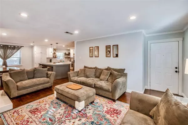 109 Oram Street, Arlington, TX 76010