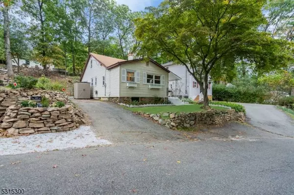 8 Madison Trl, Hopatcong Boro, NJ 07843