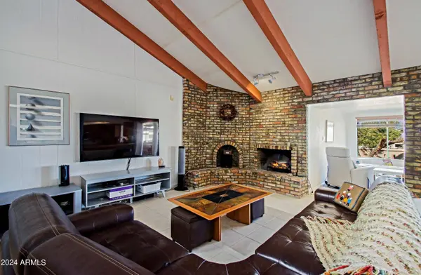 2622 E ACOMA Drive, Phoenix, AZ 85032