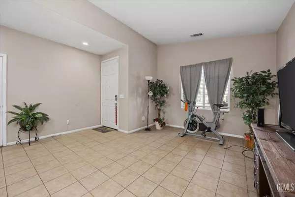 5523 Viewcrest Drive, Bakersfield, CA 93313