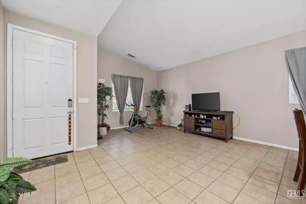 5523 Viewcrest Drive, Bakersfield, CA 93313