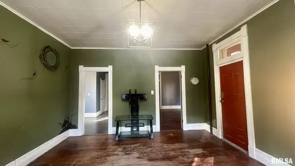 824 S 11TH ST, Quincy, IL 62301