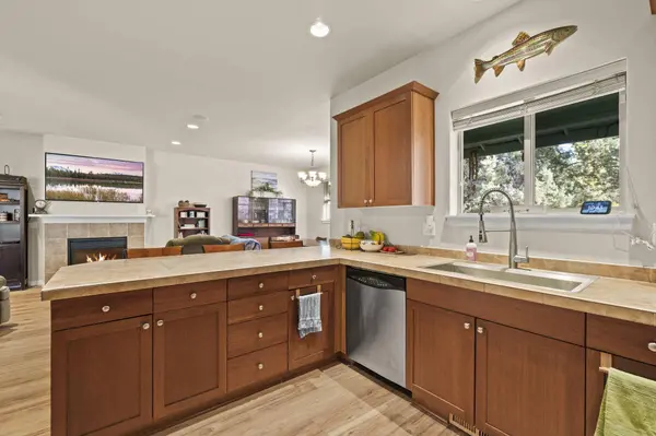 63098 Riverstone DR, Bend, OR 97703