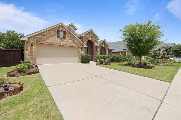 2224 Sparrow Hawk Court, Grand Prairie, TX 75052