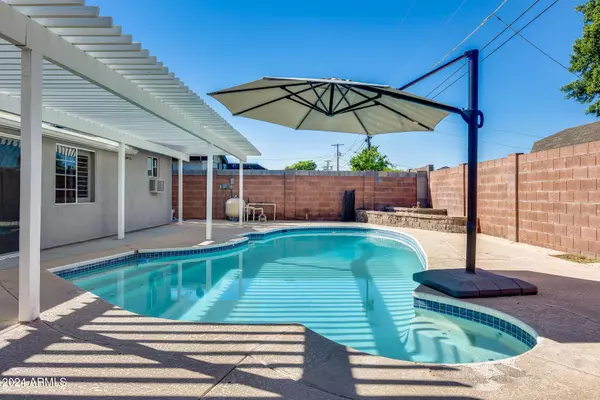 6902 E BELLEVIEW Street, Scottsdale, AZ 85257