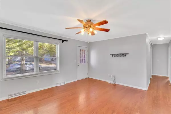 869 S Sheridan CIR, Olathe, KS 66061