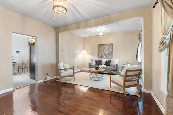 218 Page ST E, Saint Paul, MN 55107