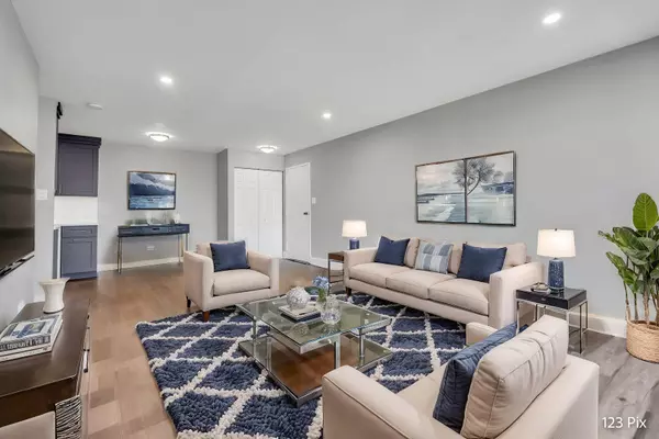 745 Heritage DR #10305, Hoffman Estates, IL 60169