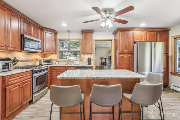 58 Forrest ST, Iselin, NJ 08830