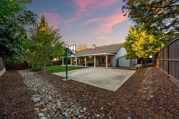 4904 Moonshadow CT, Rocklin, CA 95677