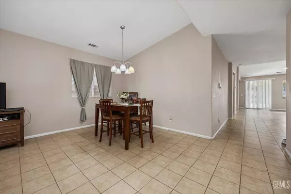 5523 Viewcrest Drive, Bakersfield, CA 93313