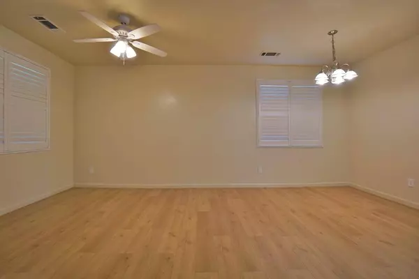 3000 SE Sunnyside Court, Visalia, CA 93292