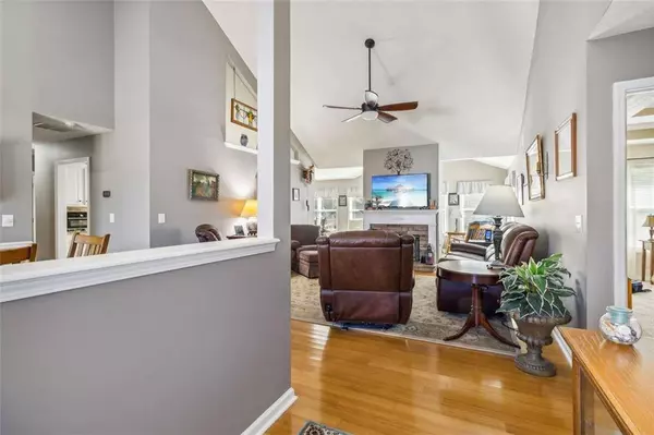 6032 DEVONSHIRE DR, Flowery Branch, GA 30542