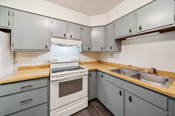 513/515 Cedar DR N, North Hudson, WI 54016