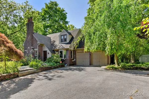 2170 Burton SE Street, Grand Rapids, MI 49506