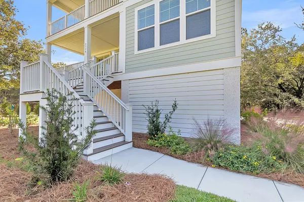 5726 Whistle Stop Ln, Ravenel, SC 29470