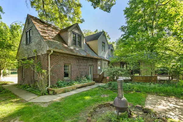 2170 Burton SE Street, Grand Rapids, MI 49506