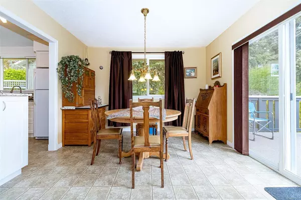 80 Marler Dr, View Royal, BC V9B 6B8