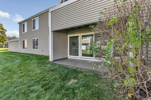 80 Nassau Dr #80, Springfield, MA 01129