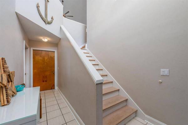 70 GULFWINDS DR, Palm Harbor, FL 34683