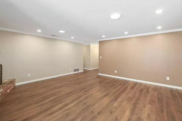 9643 La Nuez DR, Elk Grove, CA 95624