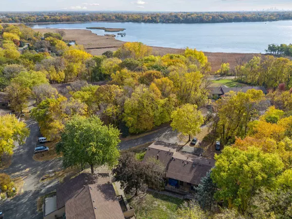 464 W Eagle Lake DR, Maple Grove, MN 55369