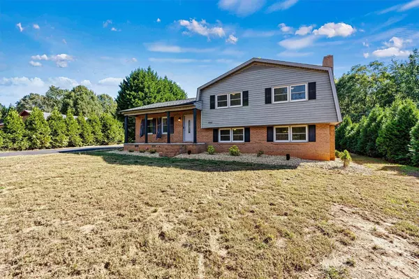 1080 26th ST NE, Hickory, NC 28601