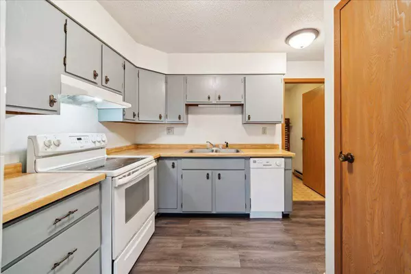 513/515 Cedar DR N, North Hudson, WI 54016