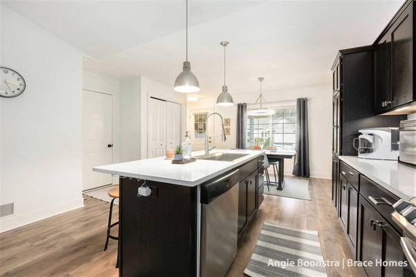 4232 Sand Valley NE Drive, Rockford, MI 49341