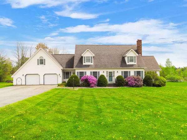 2031 Skyway VLY, Hermon, ME 04401