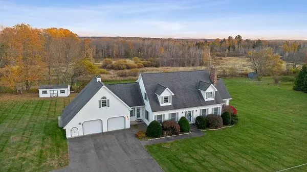 2031 Skyway VLY, Hermon, ME 04401