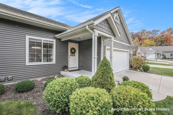 4232 Sand Valley NE Drive, Rockford, MI 49341