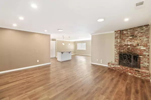 9643 La Nuez DR, Elk Grove, CA 95624