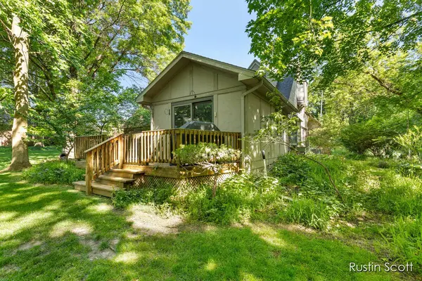 2170 Burton SE Street, Grand Rapids, MI 49506