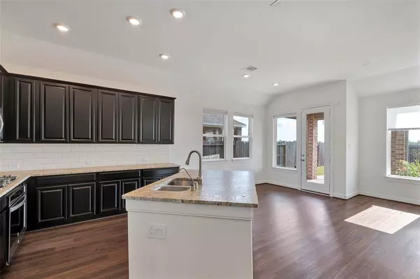 2014 Clearwater Grove LN, Pearland, TX 77089