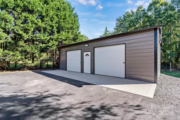 1080 26th ST NE, Hickory, NC 28601