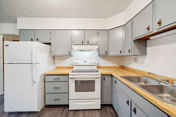 513/515 Cedar DR N, North Hudson, WI 54016