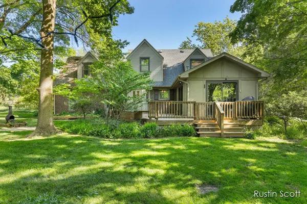 2170 Burton SE Street, Grand Rapids, MI 49506